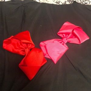 2 adorable children’s bows